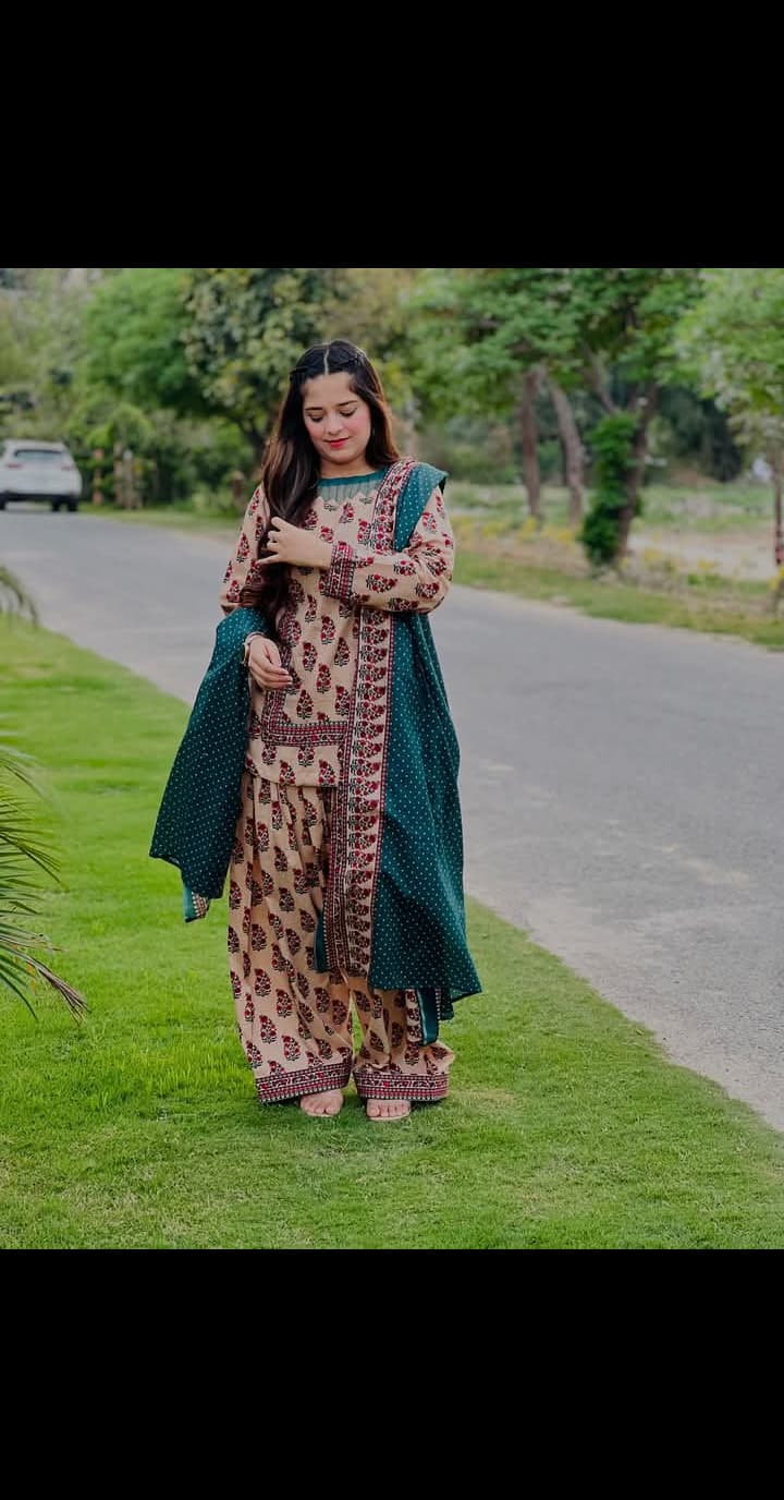 LAWN DIGITAL PRINT 3PC STITCHED FOR GIRLS